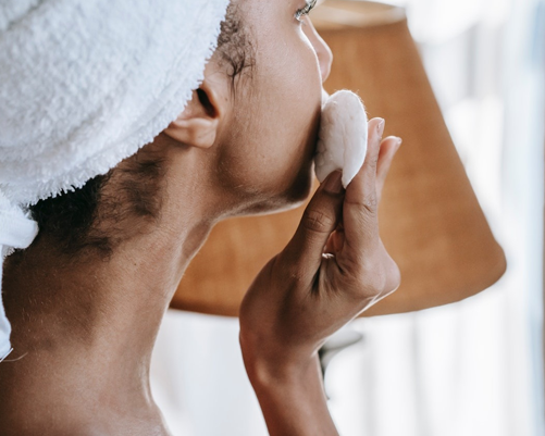 Natural Remedies for Common Skin Problems Like Acne and Dryness